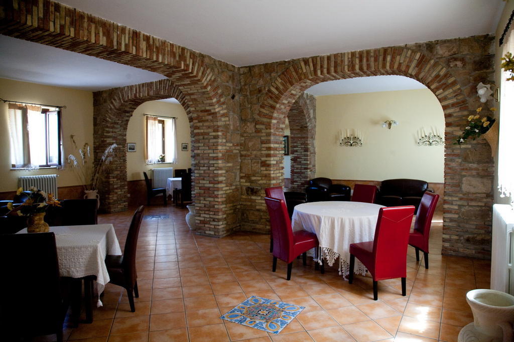 Masseria Rocca Di Gonato Castelbuono  Exterior photo